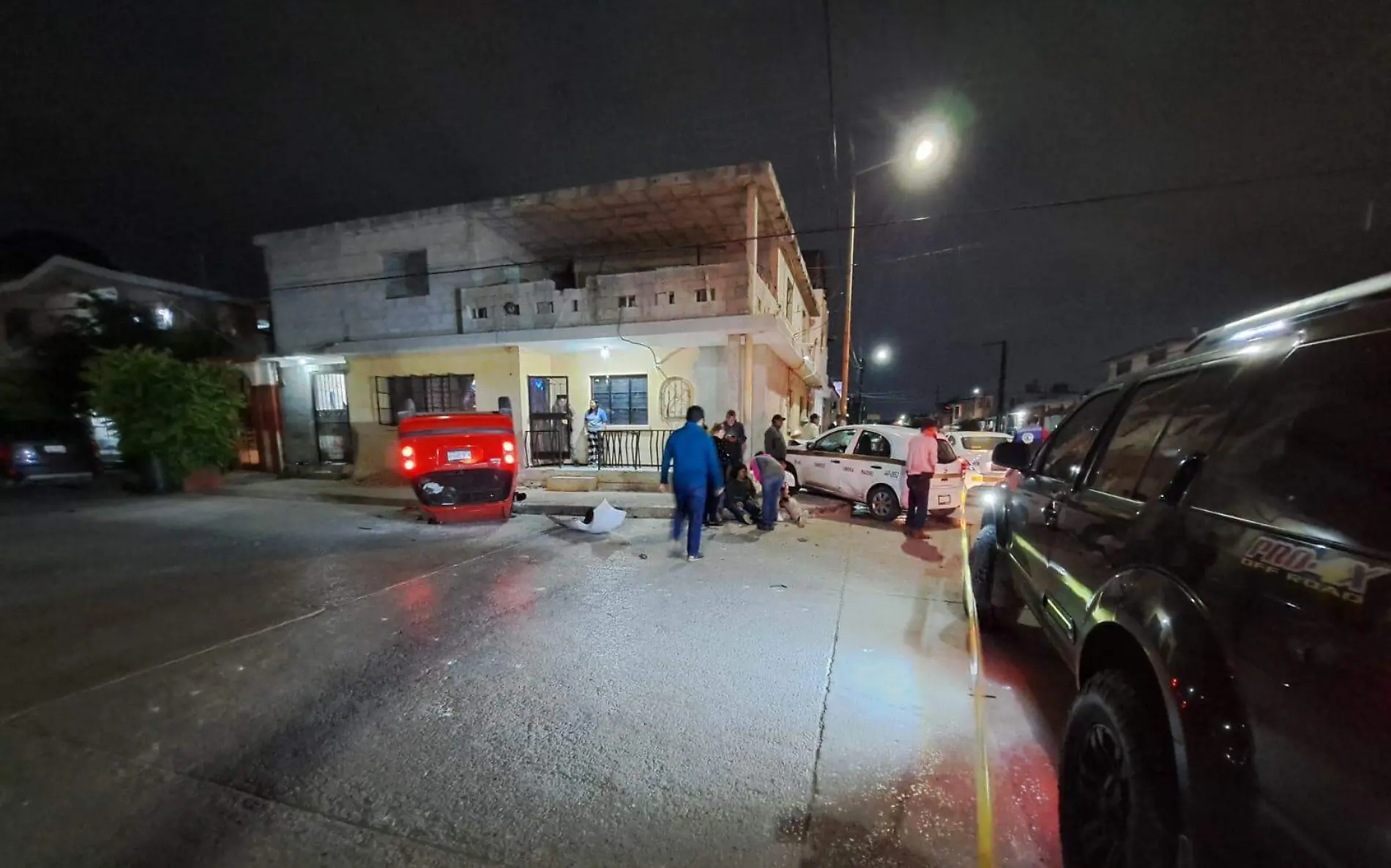 Choque volcadura deja seis lesionados en colonia de Ciudad Madero 